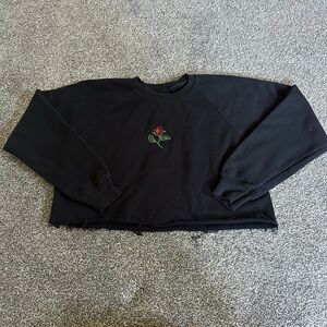 Pretty Little Thing Cropped Rose Embroidered Sweat Shirt Size 4